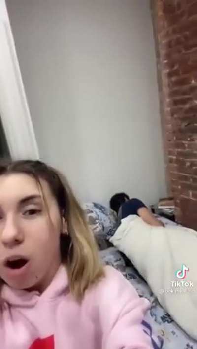 I thought if she would be a good sub icon for this sub. But the current one is better.