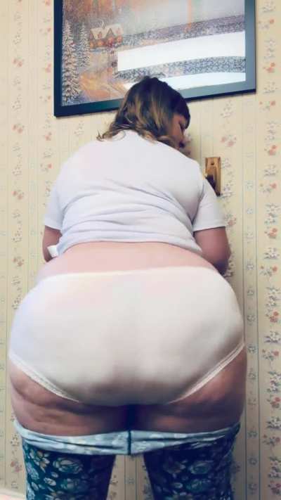 I would love to have your head strapped to my ass with your mouth on my anus swallowing everything all night long! 💨 🫦