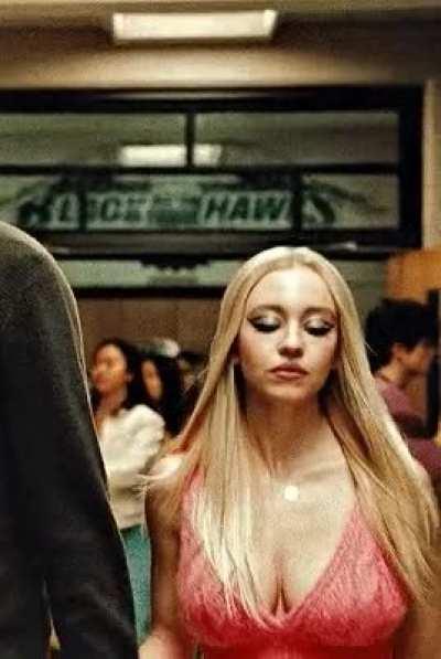 Sydney Sweeney’s big heavy tits are unreal