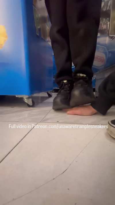 Trample hand store