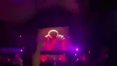 peekaboo illusion closer as requested