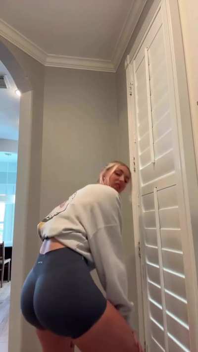 Snowbunny Got That 🎂