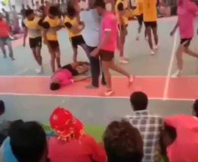 Man Becomes Unconscious After Squeezed Too Hard