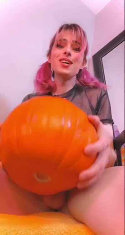 I fucked a pumpkin. New kink unlocked.
