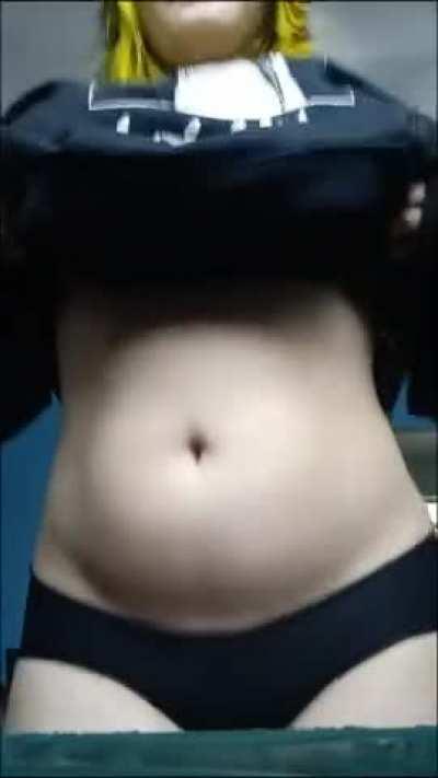 im only 4'11 and i hide some big titties