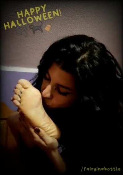 Happy Halloween! everyone! 👣🎃🧹