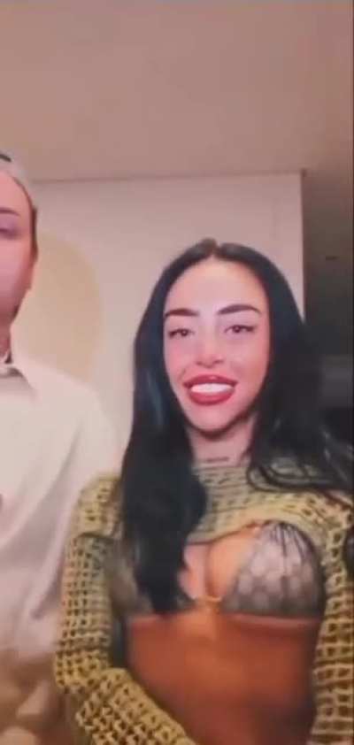 A alguien más le calienta la carita que pone 🤤