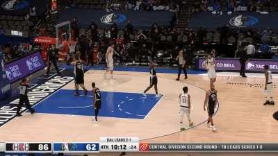 [Highlight] Rondo does a Rondo and lays it in