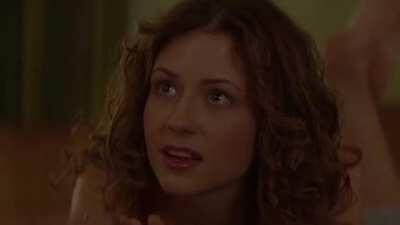 Jenna Fischer is everything in this scene.