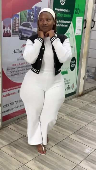 don't even need to turn around 🤤 [Martha]