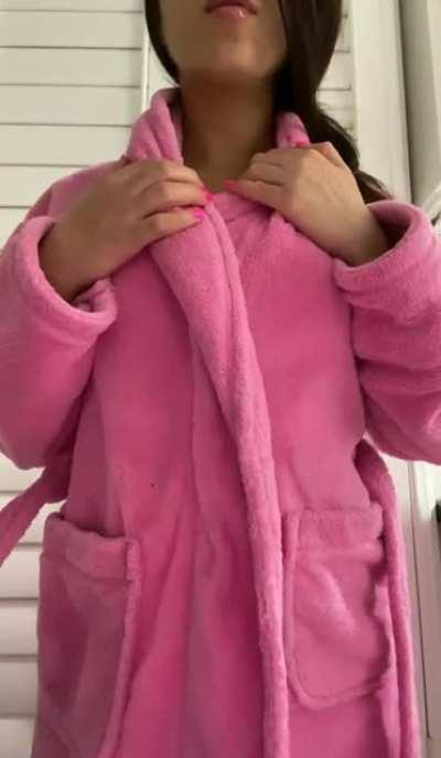 19 [F4M]Sending a masturbating video to every guy that upvotes ☺️ (My auto reply is on)😋sc: awesomekati12