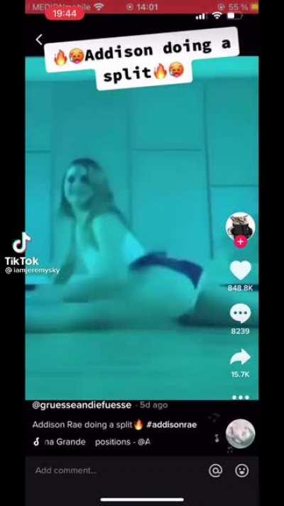 Addison doing a split 😆😍