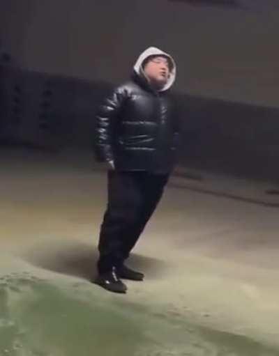 Squirtle, use water gun!