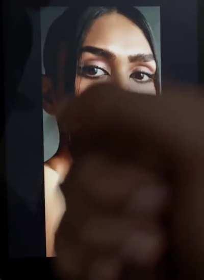 Mrunal Thakur cum trib