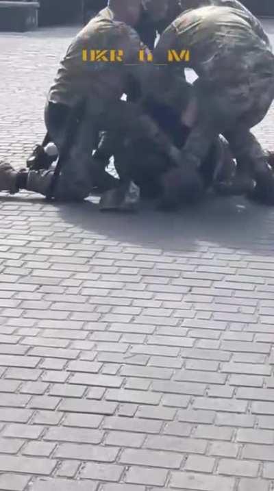 RU POV: Military Enlistment Officers detain a Ukrainian man for conscription