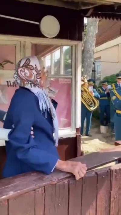 Kazakhs came to congratulate WWII veteran. She turns 100 this year! At the age of 17, she was taken to the front and became a radio operator.