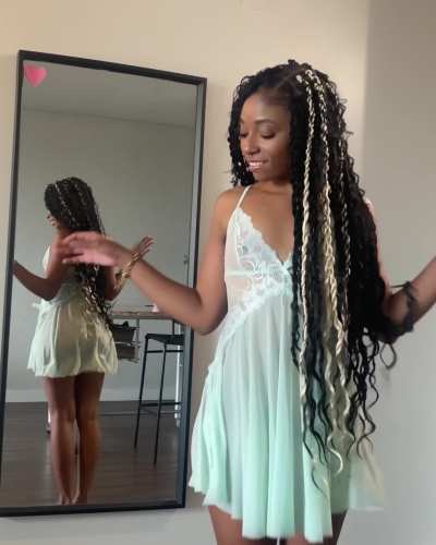 can’t choose which lingerie looks the cutest, why don’t you help me out 