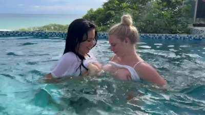 Titty splashing is our new fav pool activity