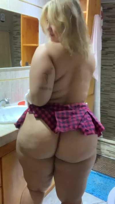 Would ya jerk off to my nude videos if i sent you some? 🥺