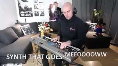 А ты всё ещё живешь с родителями и не записал свой хит.