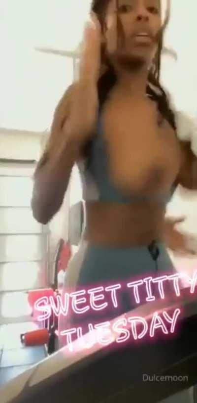 🇨🇴 Afro Colombian Baddie Bouncing Titties On Treadmill 🇨🇴