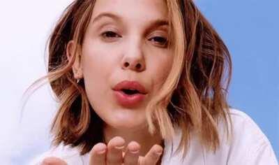 Blowing a kiss 😍👄