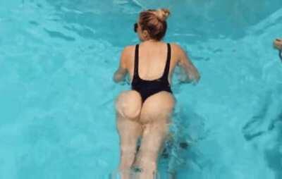 Why is Kim's subreddit so much more active?