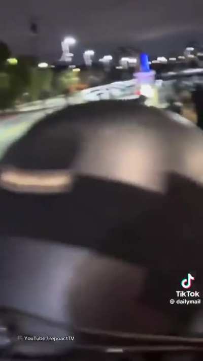 South Korea Soldier apologizing protesting citizen after Marshal Law mess