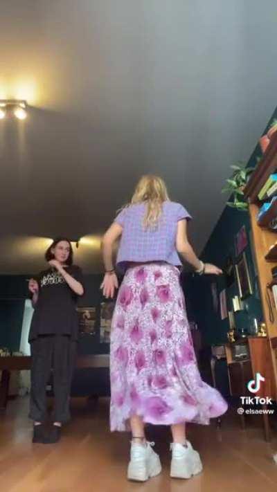 hippie dances @elsaeww