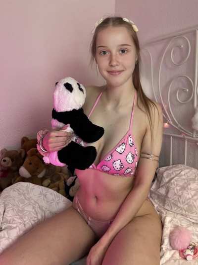 Didnt go to school. I feel so lonely and insecure today... idk why...