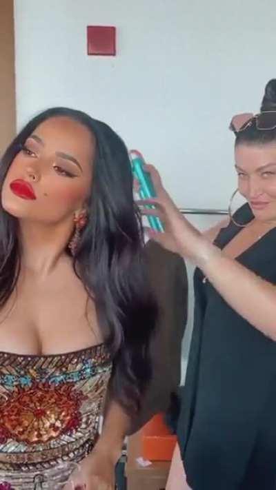 Becky getting ready for the VMAs 2022