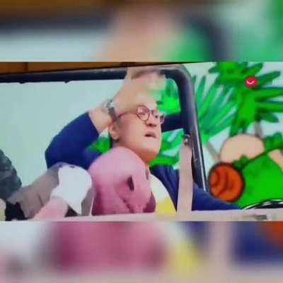 وقتی با بابام شبکه نسیم نگاه میکنم🤣تو صدا سیما چه خبره؟ 😔