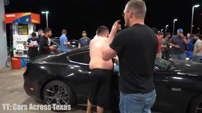 Idiot pulls out a gun at a car meet, proceeds to get his ass kicked then arrested