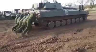 毛子牛皮可以吹， 坦克依靠推！