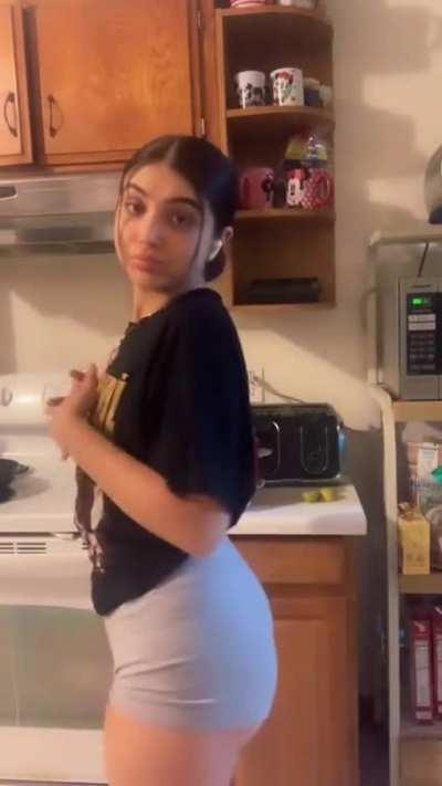 wouldn’t take out my face from her fat ass😩