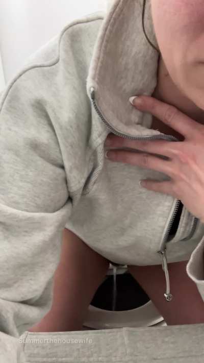 Airplane bathrooms are so tiny but at least I can record for you