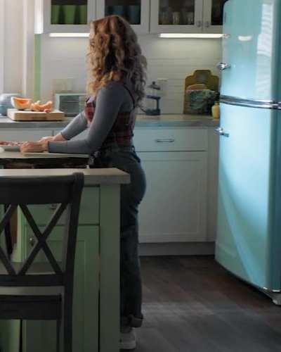 Brec Bassinger Stargirl S02 E03