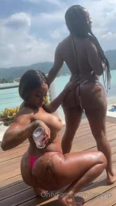 let's go fam all u need is a few bucks 10 or 25$ tier of u pay 25$ u get all the exclusives for the week earlier no waitin