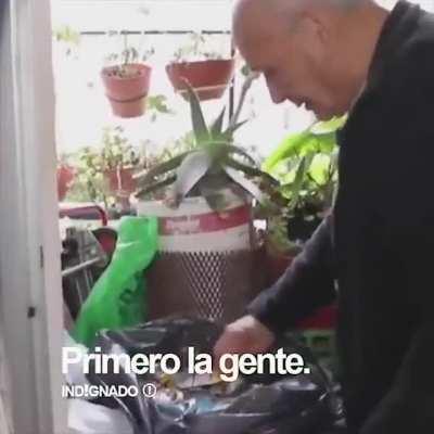 jubilados tratando de llegar a fin de mes