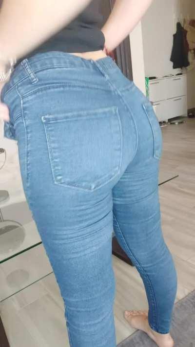 Damn that’s a nice ass