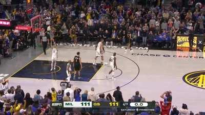 [Highlight] Draymond Green gets the wide-open look to win the game and almost makes the three pointer!
