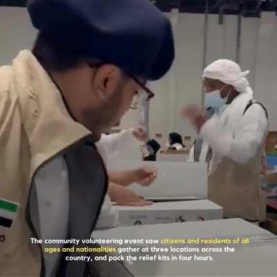 A beautiful display of humanity & kindness. With more than a one-third of Pakistan affected by flooding, more than 30 million people are displace and in need of food, shelter & medical care. People in the UAE come together to volunteer to provide 