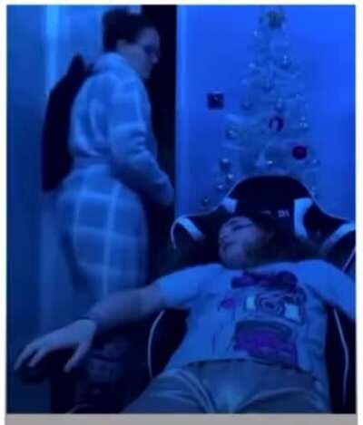 HMC While I sleep trick my parents. 🍥🤣