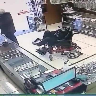 Man with no arms commits armed robbery