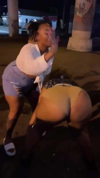 She better get in da house before she get fucked 😂😩