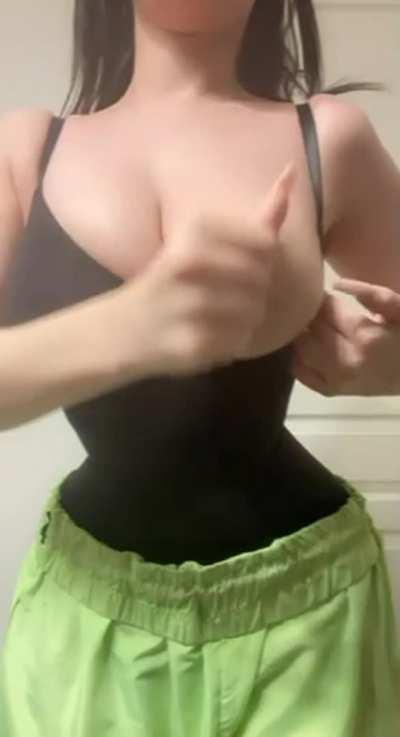 My bodysuit compliments my small waist but suffocates my natural DDDs