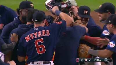 [Highlight] [Highlight] The final out and celebration of Framber Valdez's no-hitter.