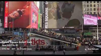 Egg man is here to make an announcement