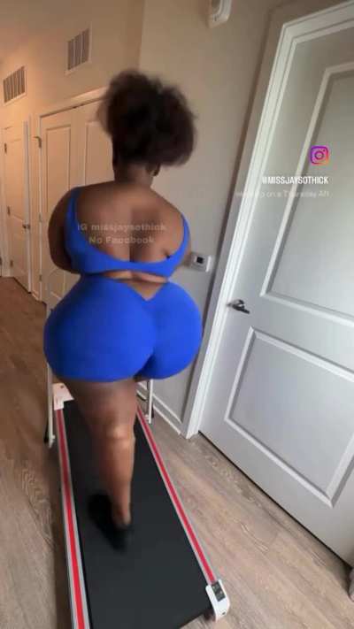 Big booty treadmill dump