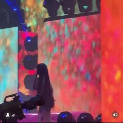 NICKI MINAJ @NICKIMINAJ